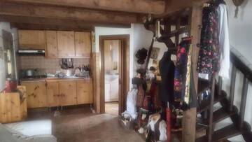 Фото номера Дом с 2 спальнями Загородные дома Cabana Rustic г. Борша 2