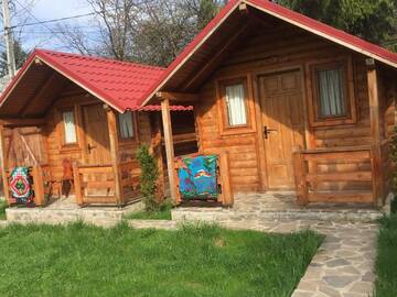 Фото номера Бунгало с видом на сад Гостевой дом Pensiunea Ioana г. Борша 3